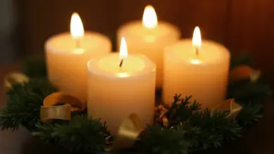 jak se zapalují svíčky na adventním věnci – Správný postup zapalování svíček na adventním věnci