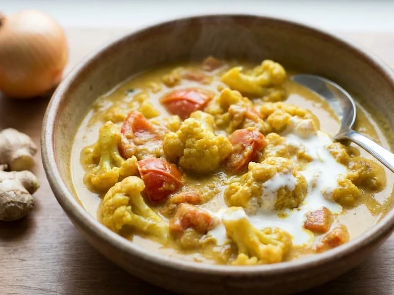 Hot cauliflower curry served in ceramic bowl