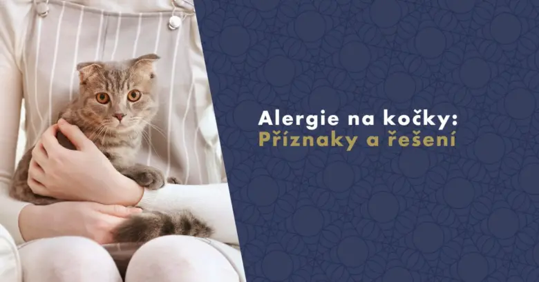 Osoba držící kočku s nápisem o alergii na kočky