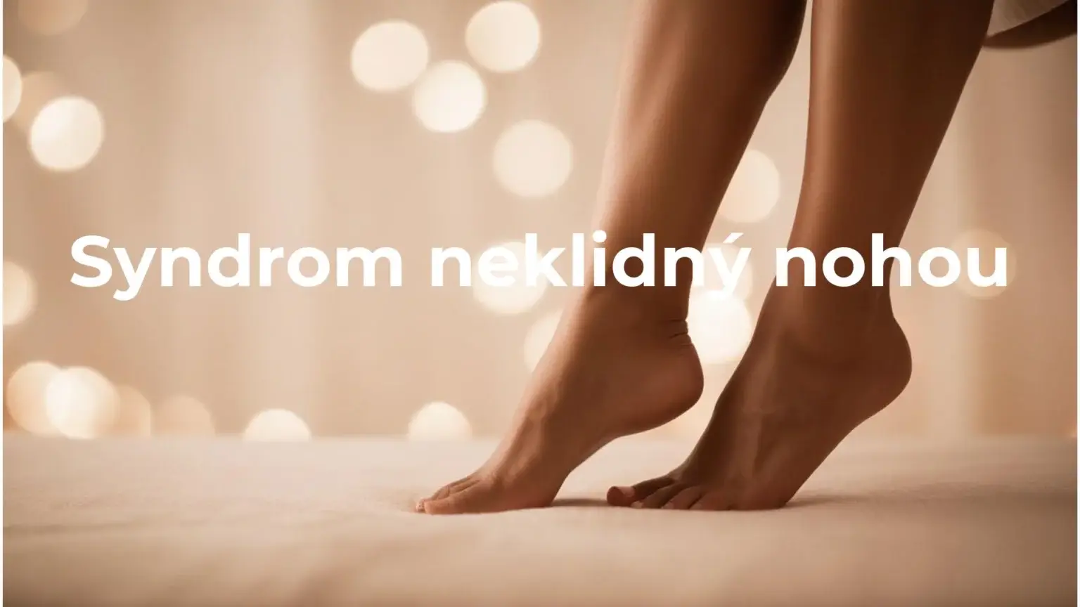 Barevné nohy na měkkém podkladu s rozostřeným světlem