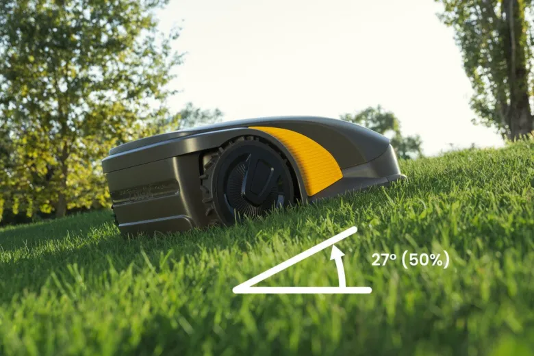 Robotický sekačka na trávníku ve svahu 27 stupňů