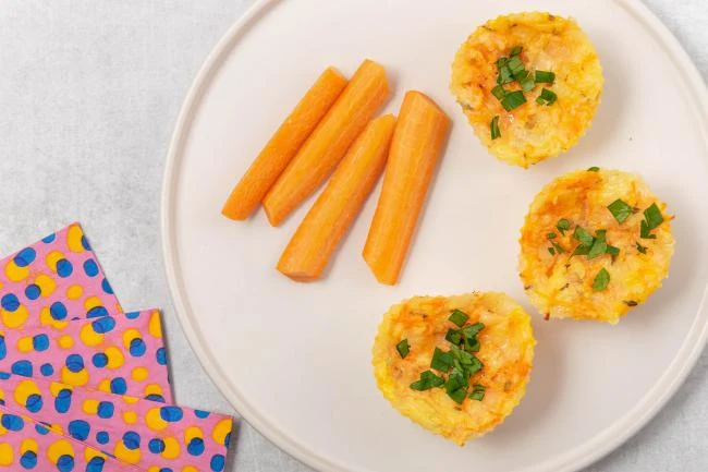 Zdravý dětský oběd: vajíčkové muffiny s mrkví
