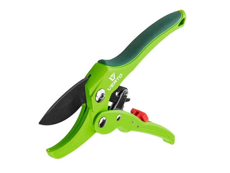 Zelené sekáčky na keře s černými noži pro stříhání rybízu