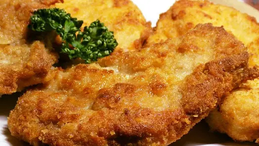 Zlatě zpečené kuřecí řízky s petrželí