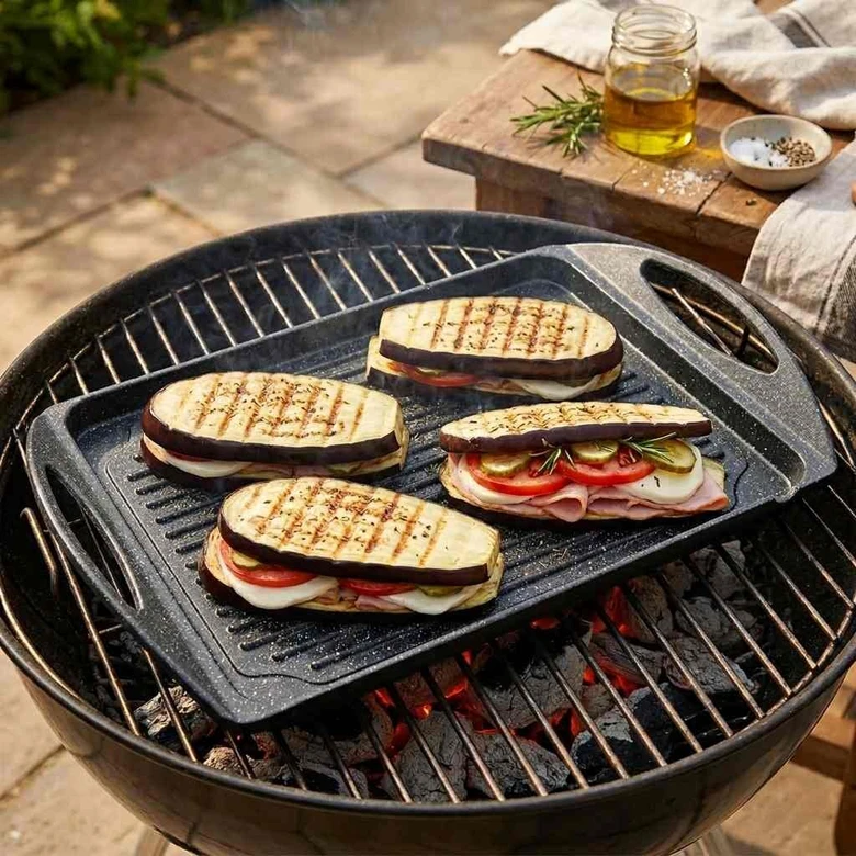 Grilované rajčata a baklažán na grilu s bylinkami