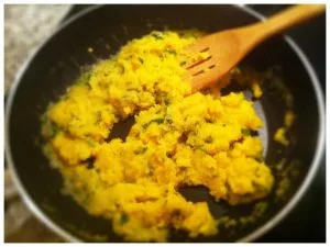 Hot polenta s míchanou v pánvi