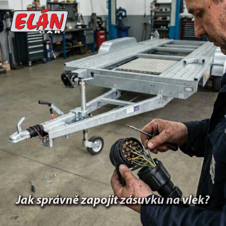 Mechanik zapojuje zásuvku na vlek, kabely a konektor
